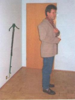 Manfred Jung mit seiner Erfindung